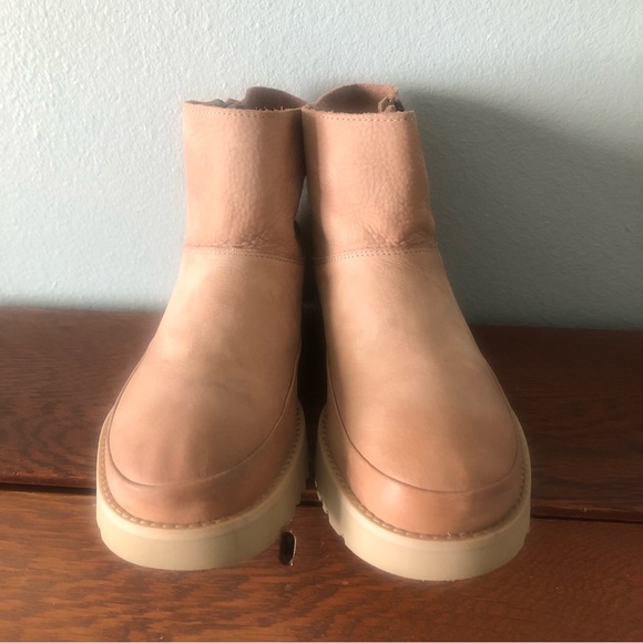 UGG Deconstructed Mini Zip Women’s Boot Arroyo size 10 - Picture 2 of 13